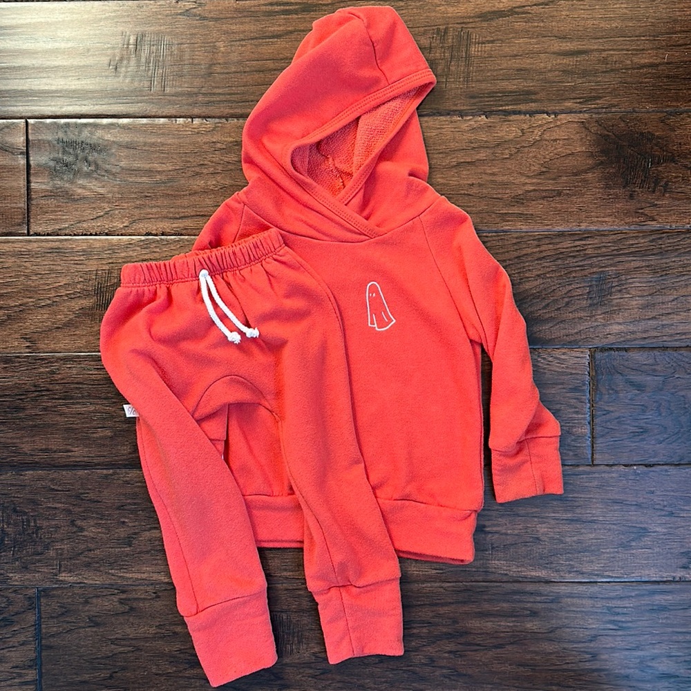 Childhoods Clothing Raglan Hoodie and Gusset Pant Set in Ghost on Lava, Size 2T.